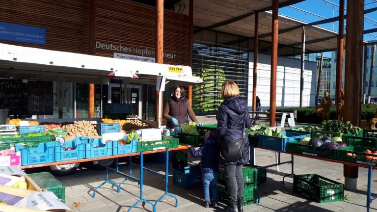 Grossansicht in neuem Fenster: Marktstand Gemüse Maier