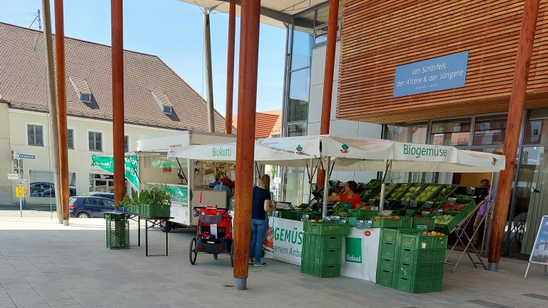 Grossansicht in neuem Fenster: Marktstand Käse Kottermair