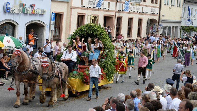 Festzug_11_Hopfenköniginnen