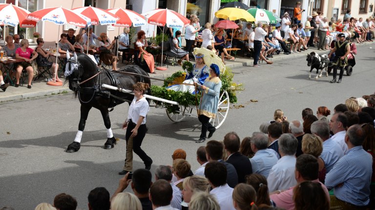 Festzug_7_Nichte Herzog Albrecht_heute