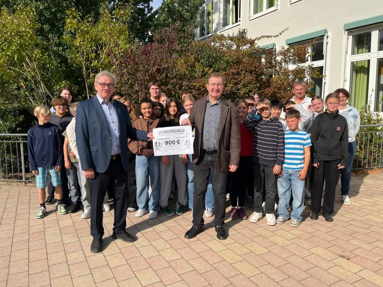 Übergabe Geld Spendenlauf Übergabe Geld Spendenlauf